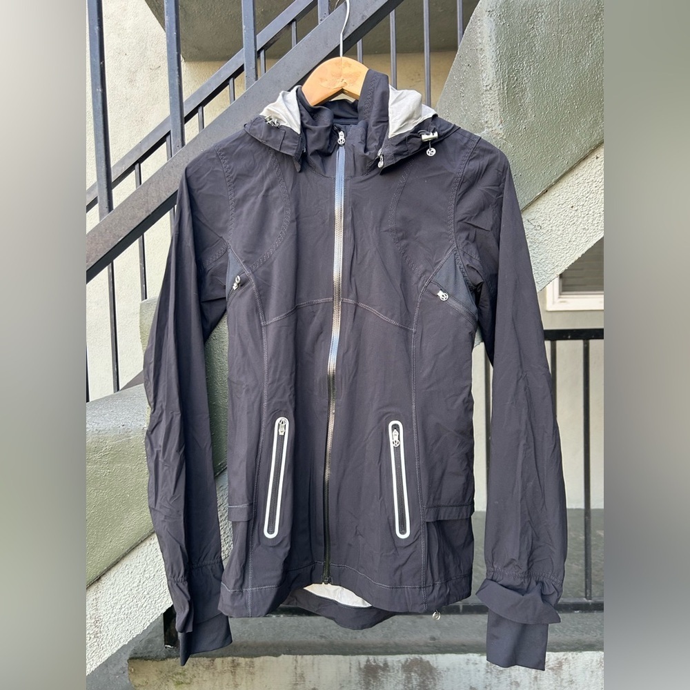 Lululemon  Run Puddle Jumper Jacket Size 2 Jogging Athletic Running Athleisure